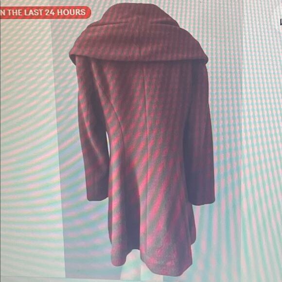 Trina Turk Burgundy Wool Blend Coat. 14 - Picture 6 of 6